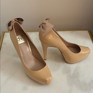 DV by Dolce Vita Tan Heels with Bow Accent